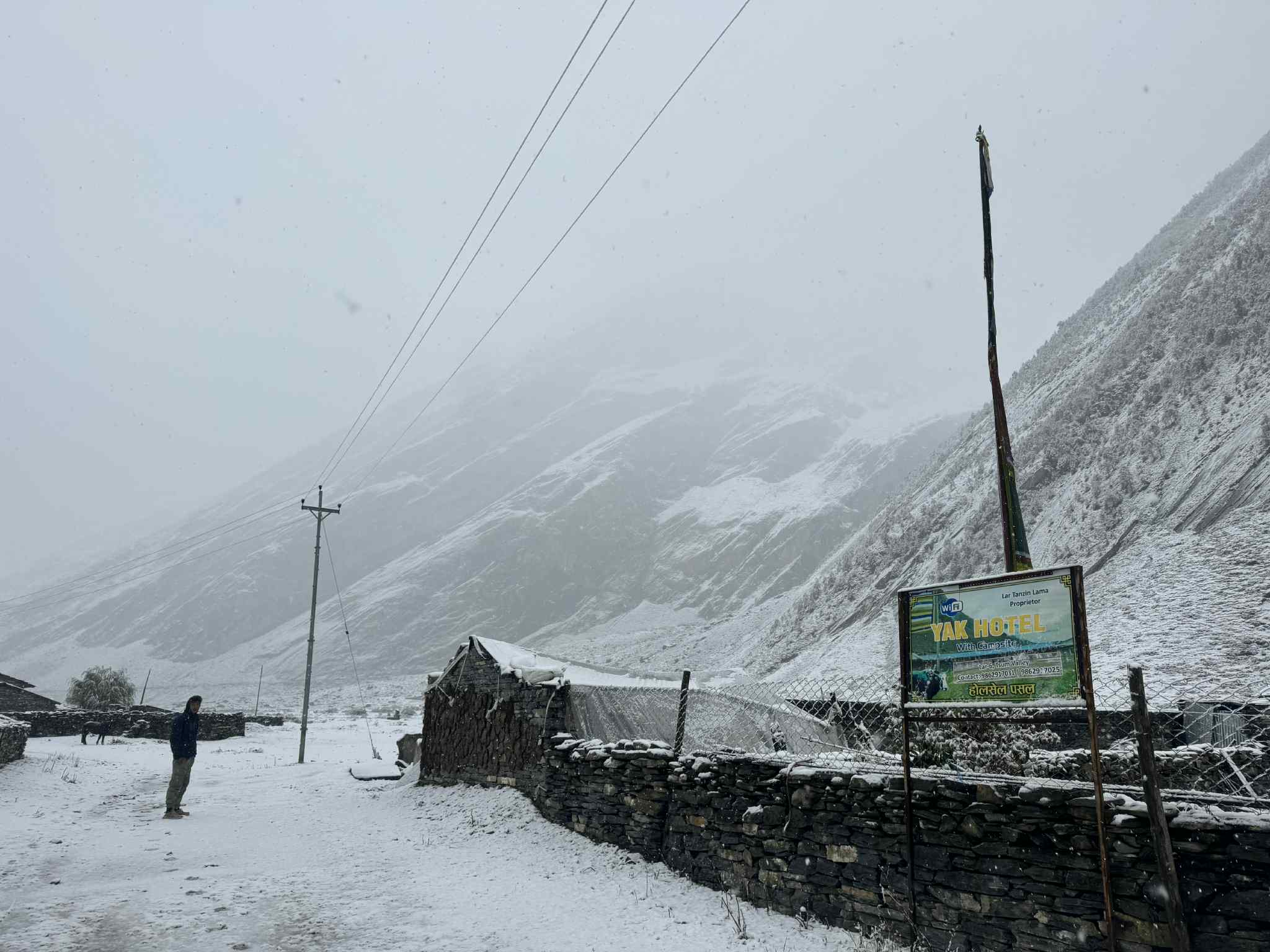 उत्तरी गोरखामा हिमपातहुँदा मनास्लु क्षेत्र भ्रमणमा गएका पर्यटक प्रभावित