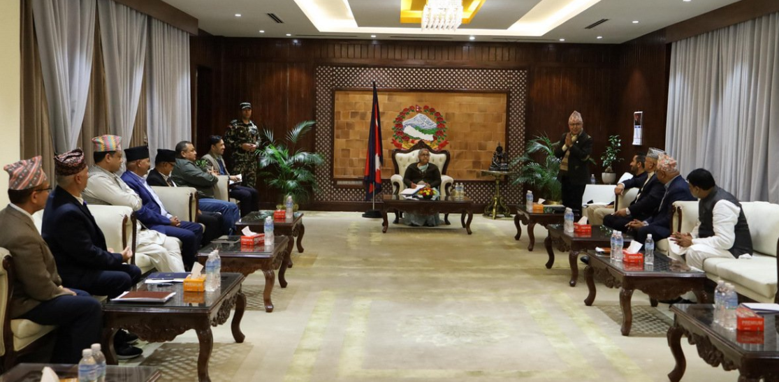 प्रधानमन्त्रीसँग मुख्यमन्त्रीहरूको ब्रिफिङ : ‘निर्वाचनको वातावरण बनिसकेको छैन, सहयोगका लागि तयार छौँ’